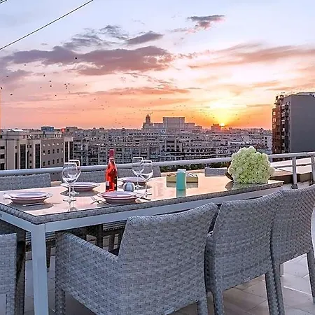 Parliament Penthouse فندق