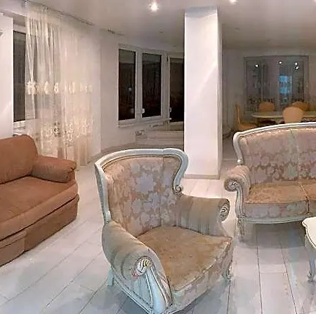 Parliament Penthouse فندق