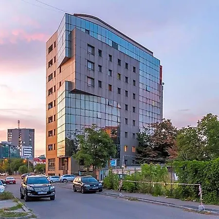 Parliament Penthouse فندق